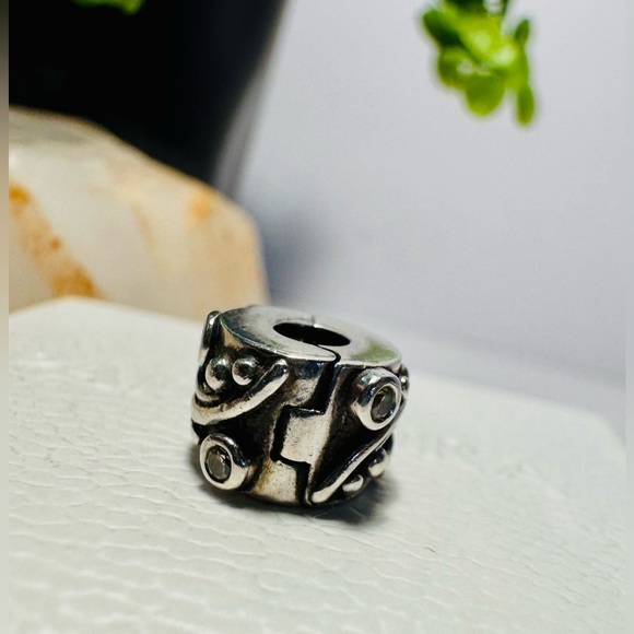 Authentic Retired Pandora ‘Champagne Tendril’ Oxidized S925 Ale CZ Clip Charm - Picture 2 of 12